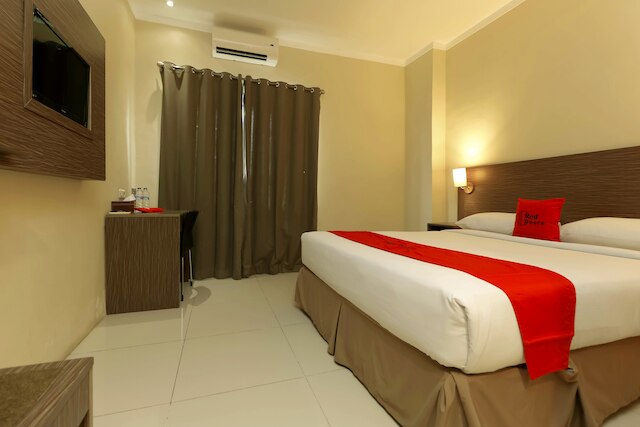 レッドドアーズ プラス ニア パンタイ ロサリ