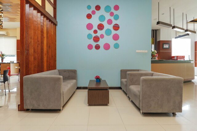 レッドドアーズ プラス ニア パンタイ ロサリ