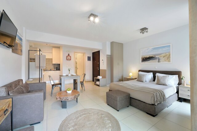 アレコス・アパートメンツ1