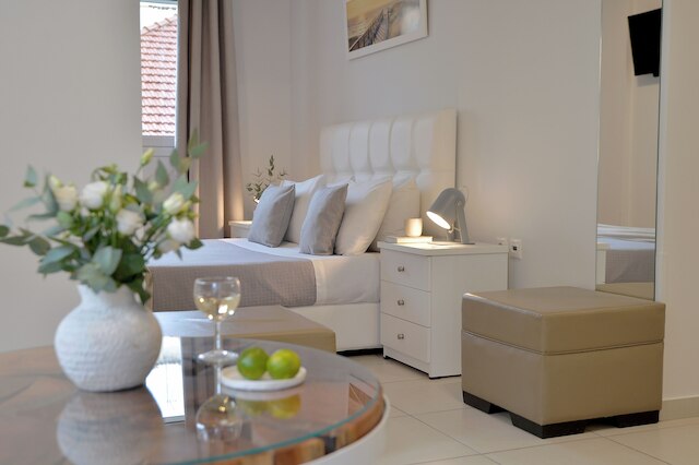 アレコス・アパートメンツ1