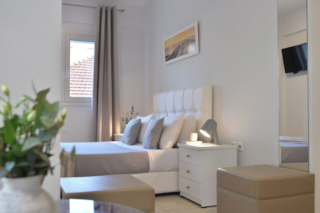 アレコス・アパートメンツ1