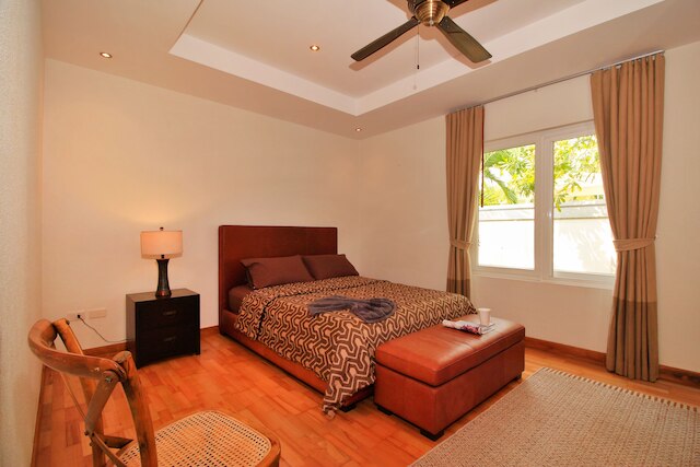 パタヤ サンセット ヴィラ 4 ベッドルーム スリープス 8