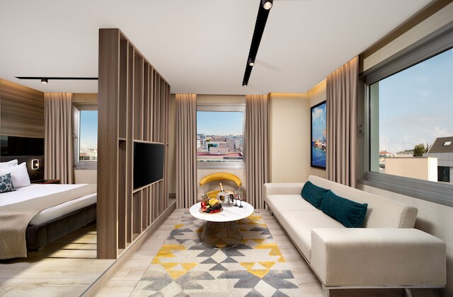 ニシュ パレス エクスクルーシブ スイート