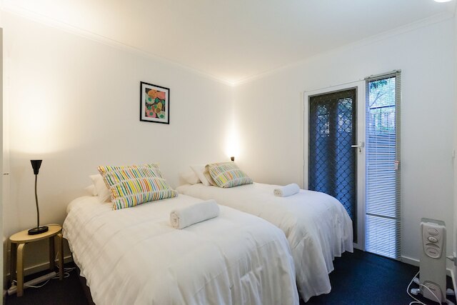 ダウン 2 ベッドルーム カールトン アパートメント