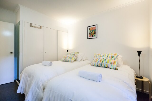 ダウン 2 ベッドルーム カールトン アパートメント