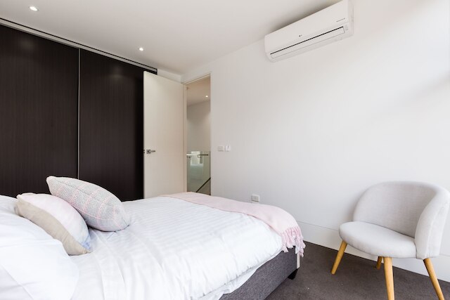 レネー、4BDR ノース メルボルン ハウス