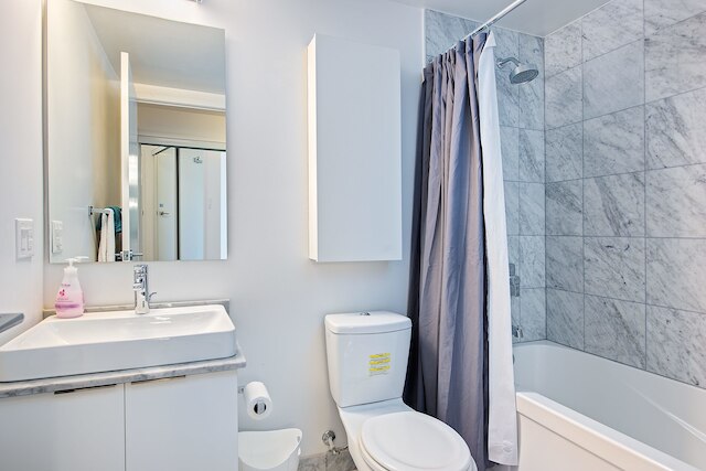 モダン スカイスクレーパー スタジオ バイ CN タワー