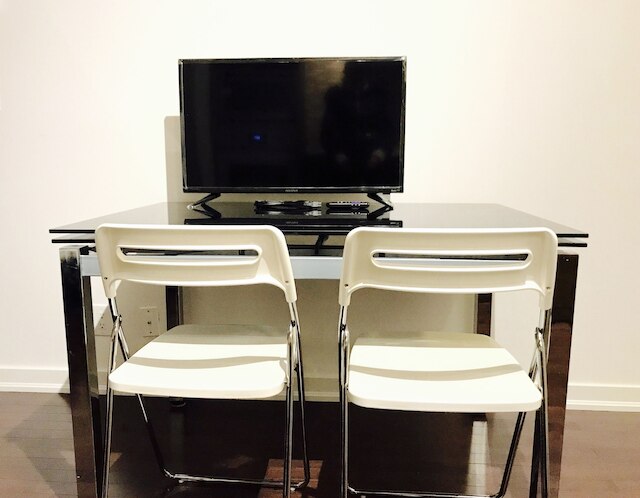 モダン スカイスクレーパー スタジオ バイ CN タワー