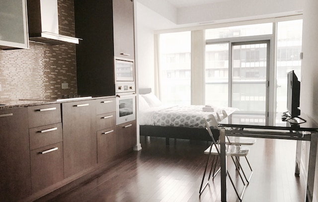 モダン スカイスクレーパー スタジオ バイ CN タワー