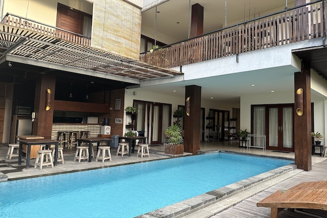 ザ ペイビング ヴィラ