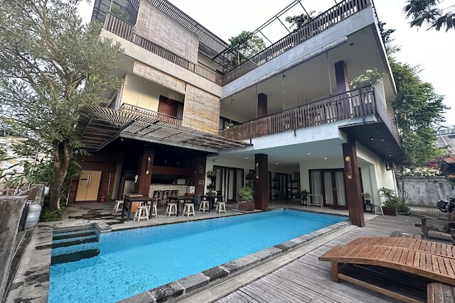 ザ ペイビング ヴィラ