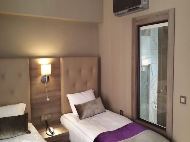 レダ パラス カラフィル