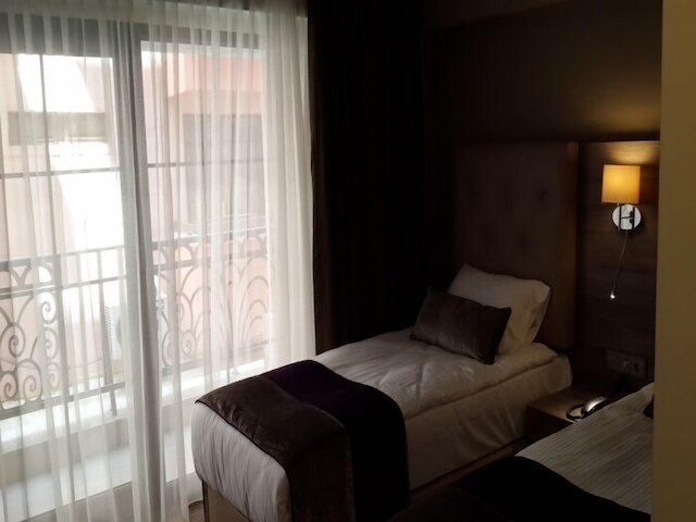 レダ パラス カラフィル