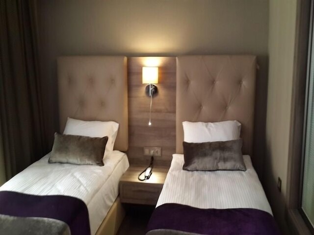 レダ パラス カラフィル