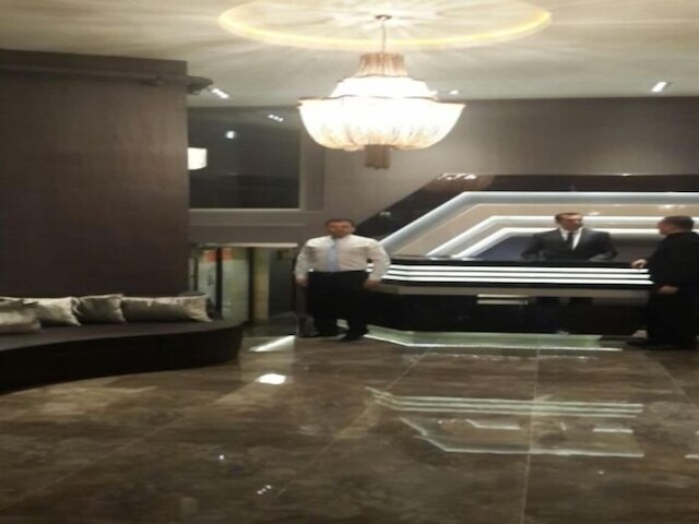 レダ パラス カラフィル