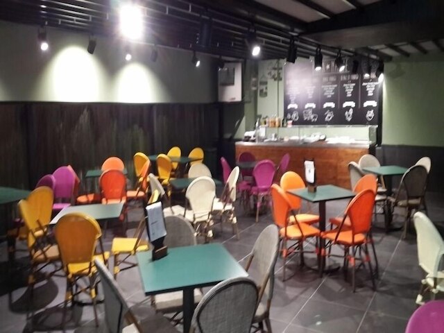 レダ パラス カラフィル