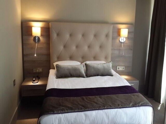 レダ パラス カラフィル