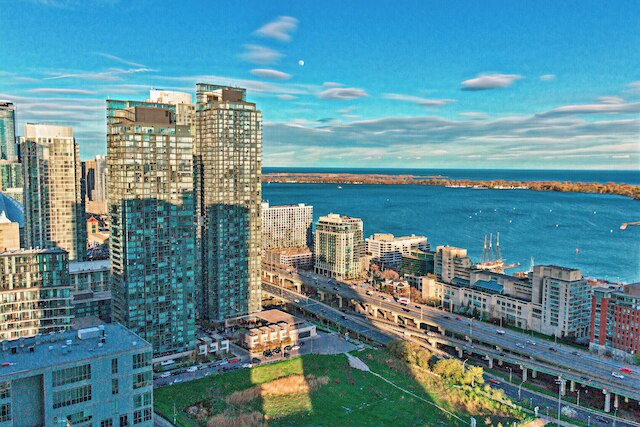 ダウンタウン トロント ラグジュアリー スイーツ