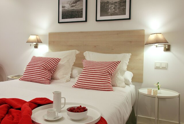 フィールアットホーム マドリード スイーツ アパートメンツ