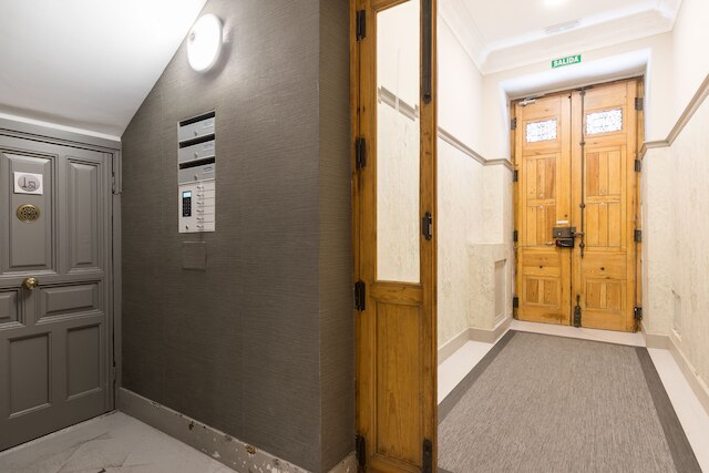 フィールアットホーム マドリード スイーツ アパートメンツ