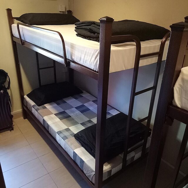 フッド - ホステル