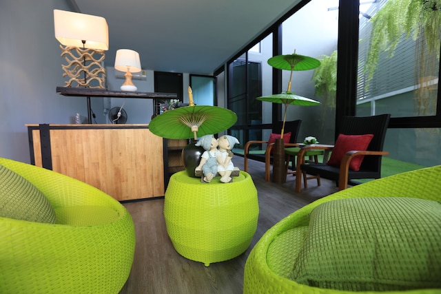 ザ ホワイト エレファント ホーム