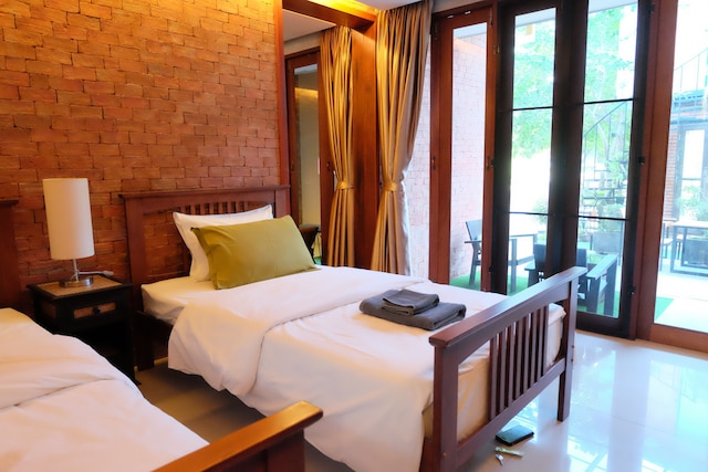 ザ ホワイト エレファント ホーム