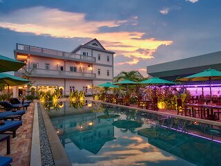 リリー ホリデイ ホテル