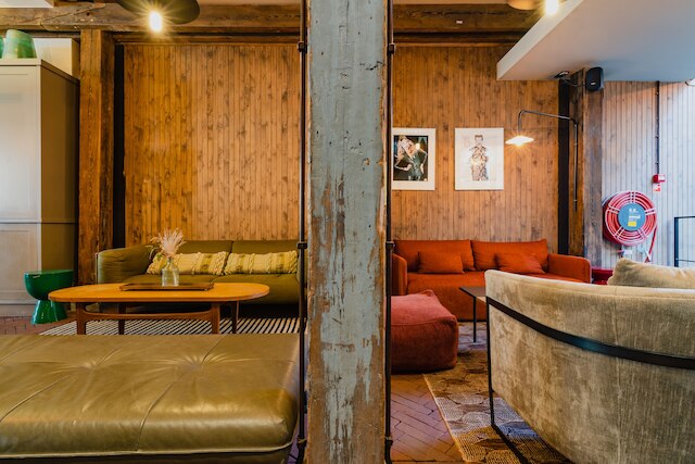 ホテル ファン デ フェイサル