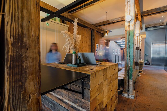 ホテル ファン デ フェイサル