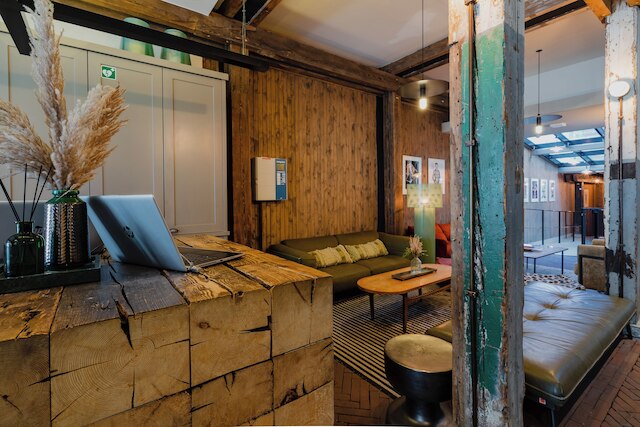 ホテル ファン デ フェイサル