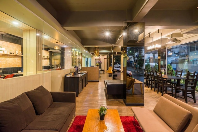 トン オー プレイス ホテル ラチャダー