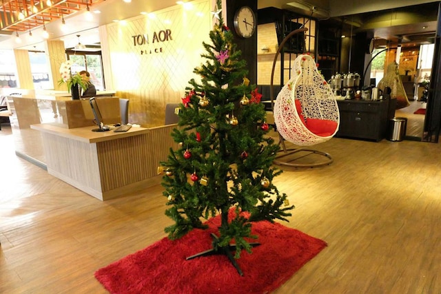 トン オー プレイス ホテル ラチャダー