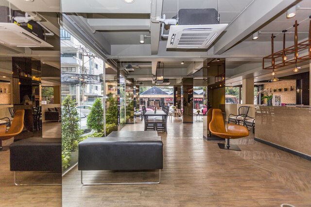 トン オー プレイス ホテル ラチャダー