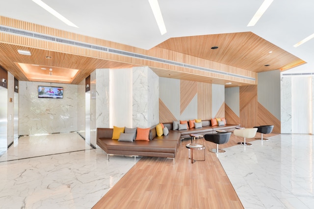 ザ クォーター アリ バイ UHG