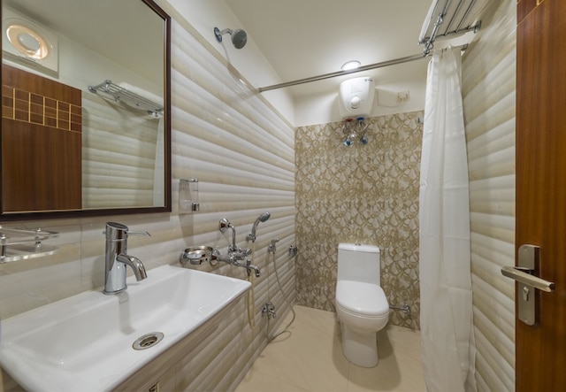 ホテル エミレーツ