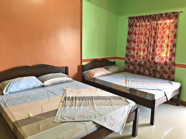 クイーン オブ アイル レストラン アンド コテージズ