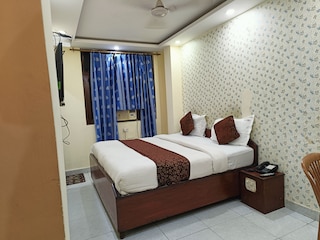 ホテル アンバ デラックス