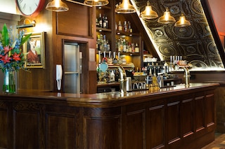 ザ グラフトン アームズ パブ & ルームズ