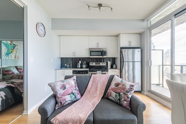 グローバルステイ. メープルリーフスクエア