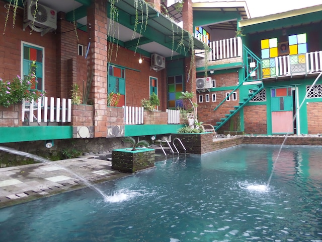 オマ ンデリク ジョグジャ