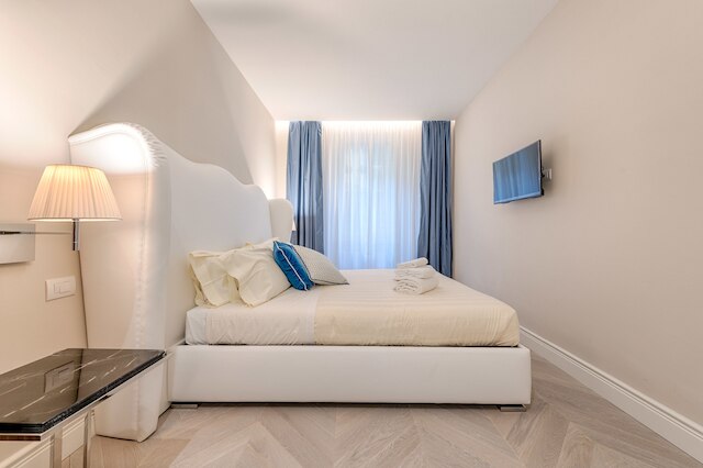 ラグジュアリー ブルー リバー バイ Mmega