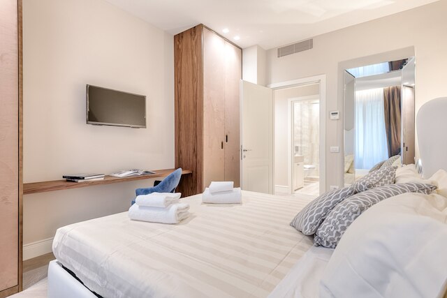 ラグジュアリー ブルー リバー バイ Mmega