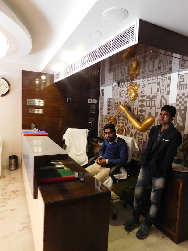 ホテル ガウランガ ニアレスト ニュー デリー レイルウェイ ステーション