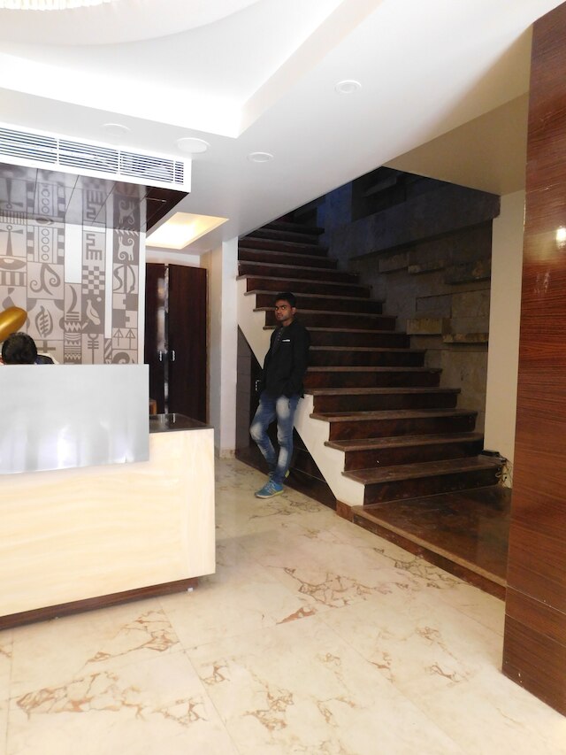 ホテル ガウランガ ニアレスト ニュー デリー レイルウェイ ステーション