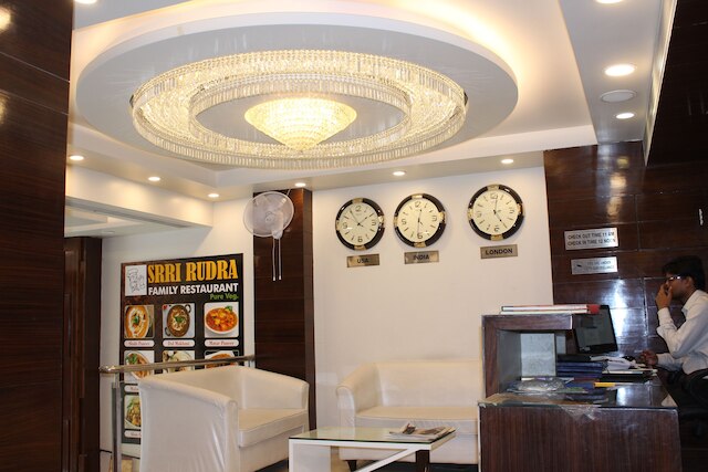 ホテル ガウランガ ニアレスト ニュー デリー レイルウェイ ステーション