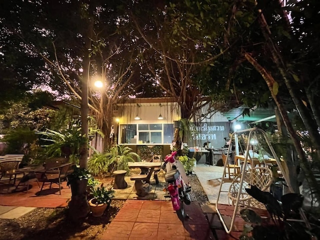 バン ライ ナイ スアン