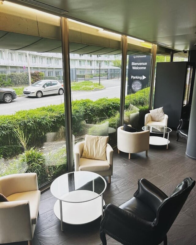 スタンディング オテル スイーツ バイ アクティソース