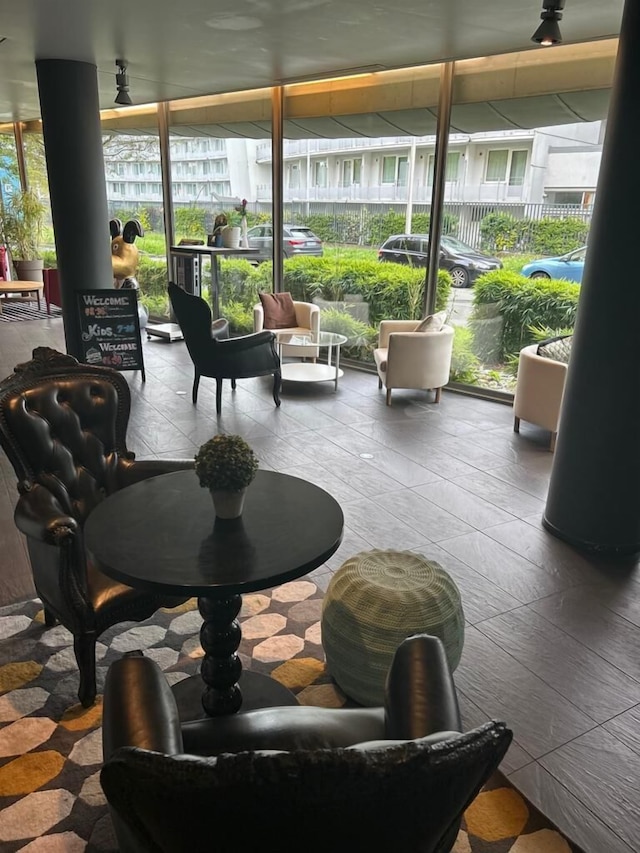 スタンディング オテル スイーツ バイ アクティソース