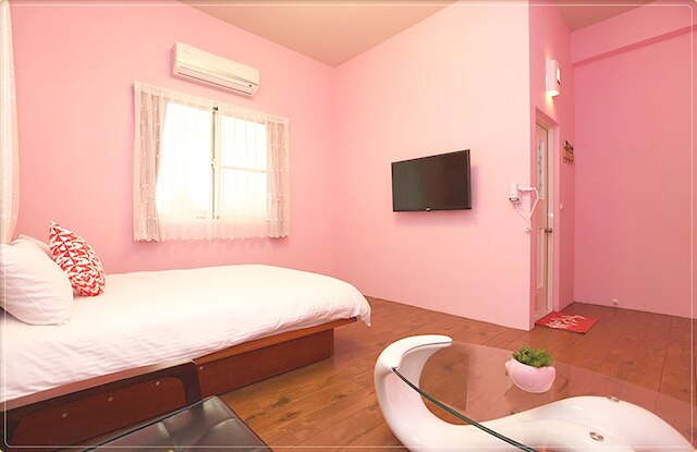 6636 B&B (六六山石路花園民宿)